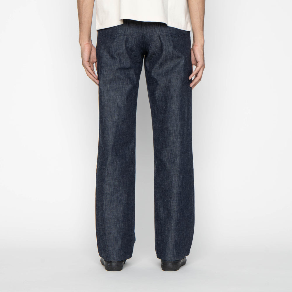 Pleated trouser vue arrière de la coupe